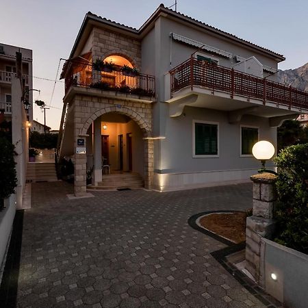מאקרסקה Apartments Carmen מראה חיצוני תמונה