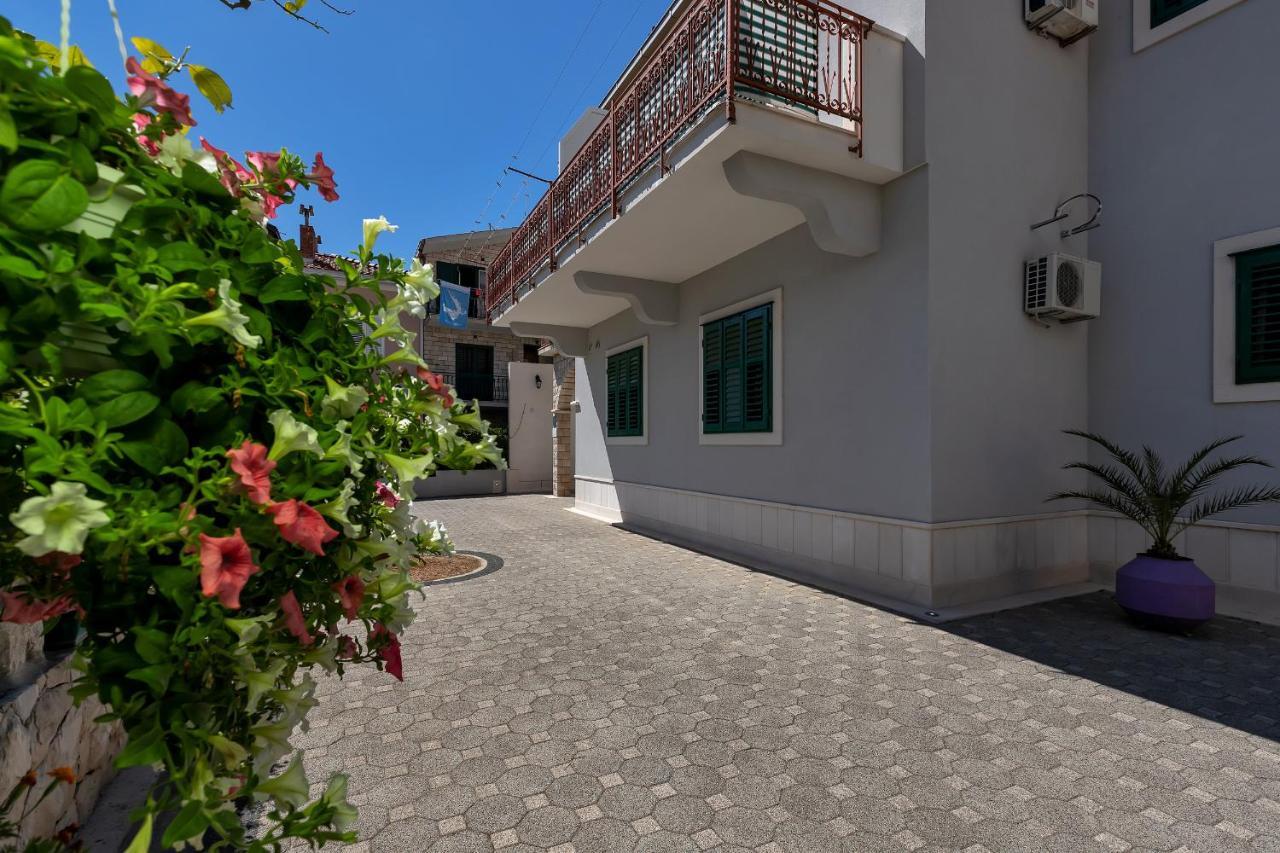 מאקרסקה Apartments Carmen מראה חיצוני תמונה
