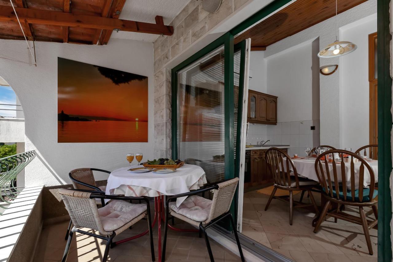 מאקרסקה Apartments Carmen מראה חיצוני תמונה