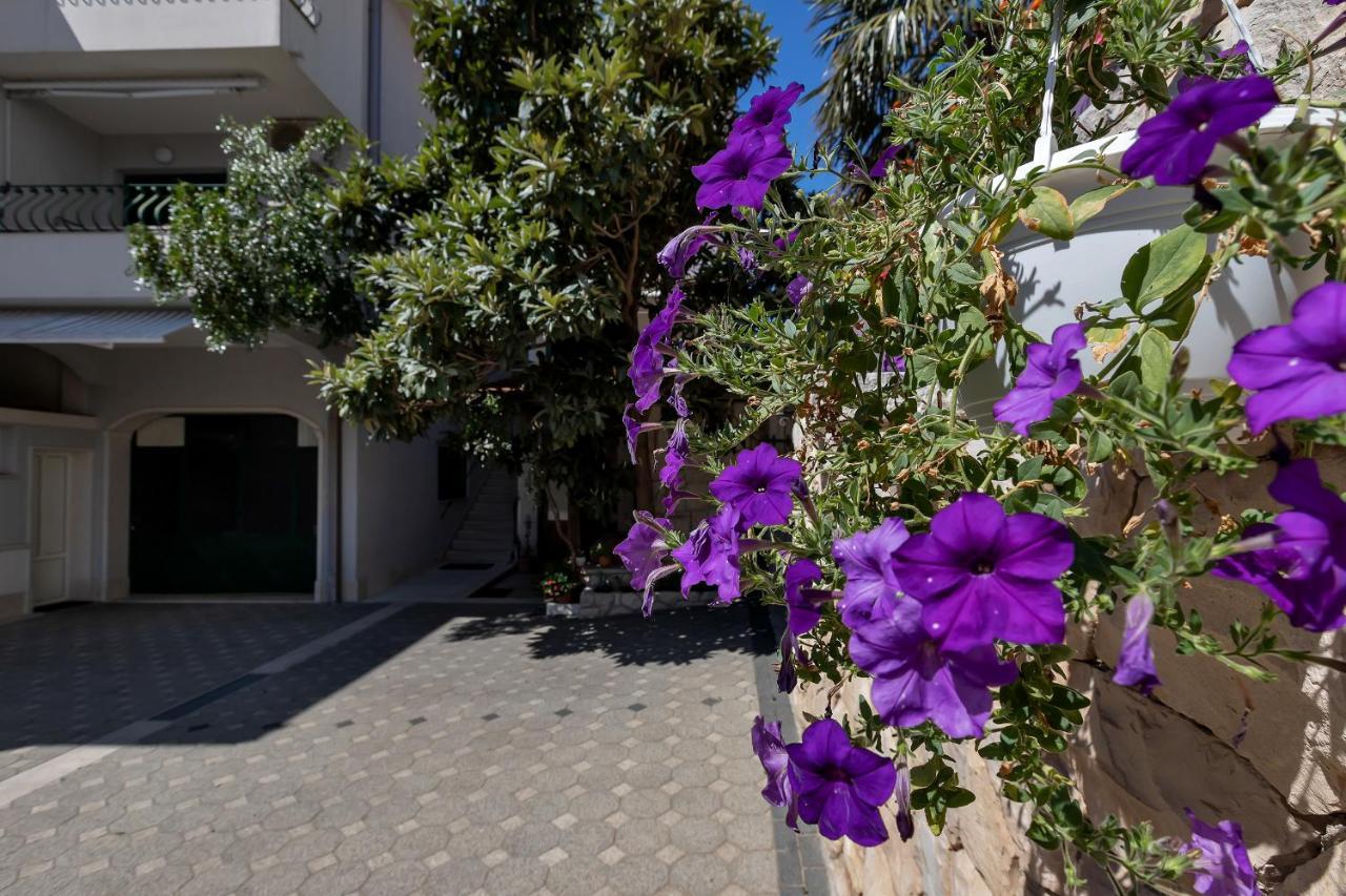 מאקרסקה Apartments Carmen מראה חיצוני תמונה